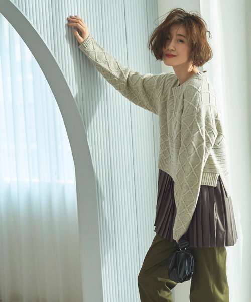 RUIRUE BOUTIQUE(ルイルエブティック)の「パッチワーク風プリーツレイヤード・ケーブルニット | アーガイル柄 クルーネック 長袖 ボリュームスリーブ プリーツ(ニット/セーター・レディース・ベージュ/ライトグレー/ブルー・M/L)」の20枚目の写真