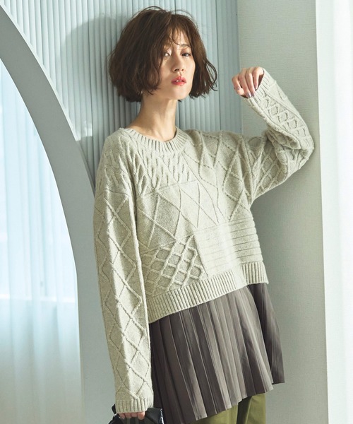 RUIRUE BOUTIQUE(ルイルエブティック)の「パッチワーク風プリーツレイヤード・ケーブルニット | アーガイル柄 クルーネック 長袖 ボリュームスリーブ プリーツ(ニット/セーター・レディース・ベージュ/ライトグレー/ブルー・M/L)」の11枚目の写真