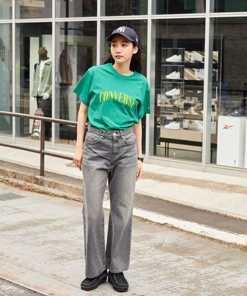 CONVERSE(コンバース)の「CONVERSE/コンバース フロッキーロゴプリントクルーネック半袖Tシャツ(Tシャツ/カットソー・レディース・ホワイト系/オフホワイト/グリーン・L/M)」の22枚目の写真
