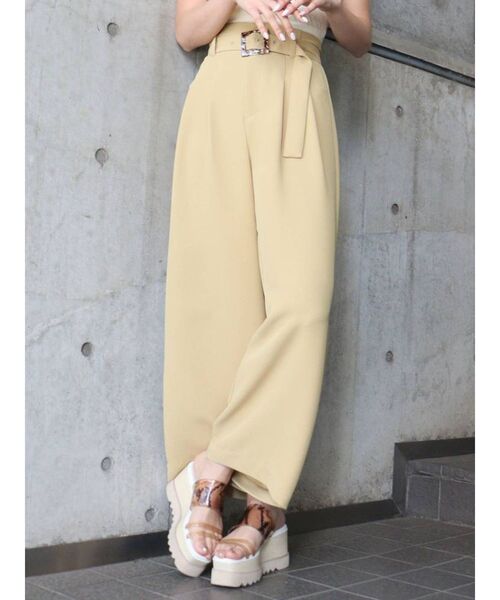 MURUA（ムルーア）の「ハイウエストタックワイドパンツ（スラックス・レディース・イエロー/ブルー/グレー/アイボリー・2/1）」の5枚目の写真