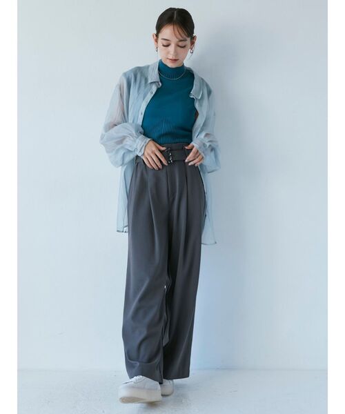 MURUA（ムルーア）の「ハイウエストタックワイドパンツ（スラックス・レディース・イエロー/ブルー/グレー/アイボリー・2/1）」の6枚目の写真