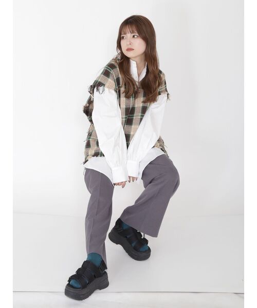 MURUA（ムルーア）の「ハイウエストタックワイドパンツ（スラックス・レディース・イエロー/ブルー/グレー/アイボリー・2/1）」の21枚目の写真