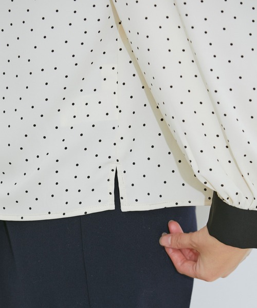 vis-`a-vis（ビサビ）の「【WEB限定】パール釦付きドット＆無地バイカラータックブラウス（シャツ/ブラウス・レディース・ホワイト系その他5/ブラック系その他/サックスブルー/ピンク・FREE）」の22枚目の写真