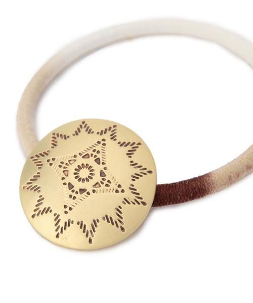 BEAUTY&YOUTH UNITED ARROWS（ビューティーアンドユースユナイテッドアローズ）の「BYSF magnet マットコンチョ ヘアゴム（ヘアゴム・レディース・ゴールド/シルバー・フリー）」の5枚目の写真