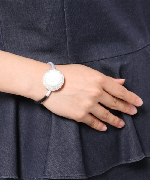 BEAUTY&YOUTH UNITED ARROWS（ビューティーアンドユースユナイテッドアローズ）の「BYSF magnet マットコンチョ ヘアゴム（ヘアゴム・レディース・ゴールド/シルバー・フリー）」の3枚目の写真