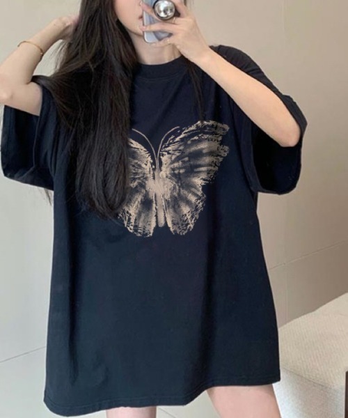DIAVEL(ディアベル)の「【蝶プリント】韓国ストリート映え バタフライオーバーサイズTシャツ(Tシャツ/カットソー・レディース・ブラック/ホワイト・M)」の14枚目の写真