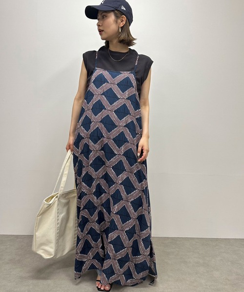 lil nina(リルニーナ)の「lil nina バックリボンキャミワンピース プリント(ワンピース・レディース・グリーン×ピンク/ネイビー/ダークベージュ・FREE)」の3枚目の写真