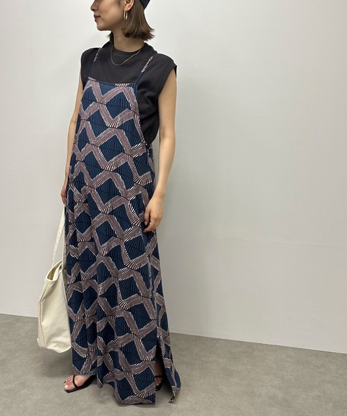 lil nina(リルニーナ)の「lil nina バックリボンキャミワンピース プリント(ワンピース・レディース・グリーン×ピンク/ネイビー/ダークベージュ・FREE)」の15枚目の写真