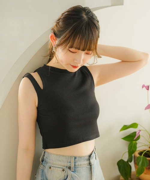 moulis'(ムーリス)の「ショルダースリットハイネックトップス(タンクトップ・レディース・ホワイト/ブラック/ベビーピンク・MEDIUM/LARGE/SMALL)」の1枚目の写真