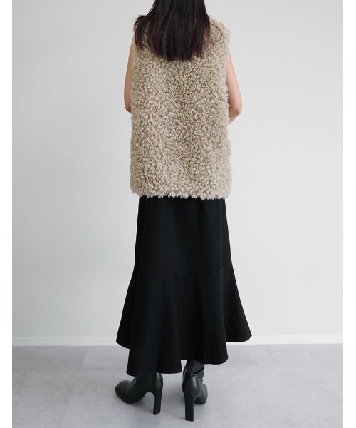 Re:EDIT（リエディ）の「プードルフェイクファーミドルベスト（ダウンベスト・レディース・ブラック/ベージュ/アイボリー/モカ/グレー・LARGE/MEDIUM）」の21枚目の写真