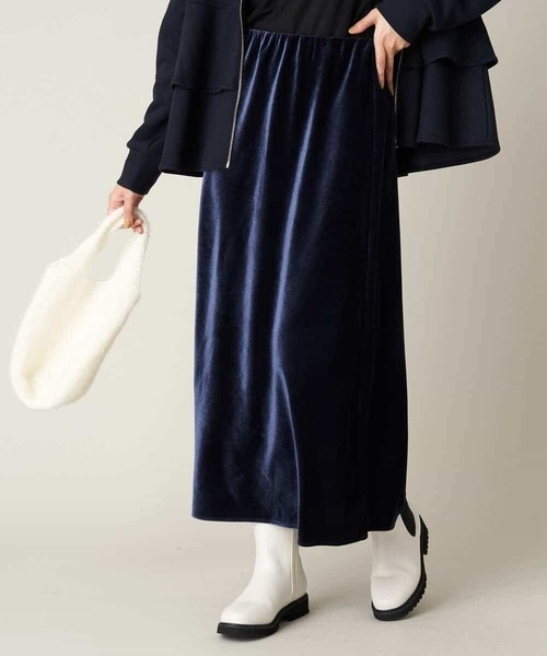 a.v.v(アーヴェヴェ)の「ベロアセミフレアスカート(スカート・レディース・ライトグレー/ネイビー/カーキ・40/36/38/34/42)」の3枚目の写真