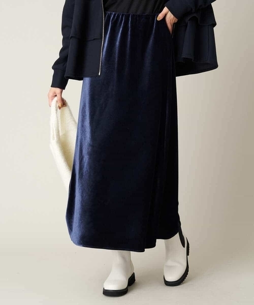a.v.v(アーヴェヴェ)の「ベロアセミフレアスカート(スカート・レディース・ライトグレー/ネイビー/カーキ・40/36/38/34/42)」の4枚目の写真