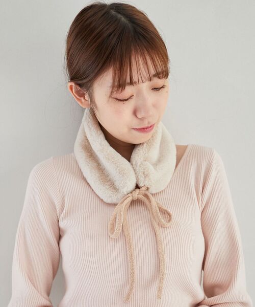 MAJESTIC LEGON（マジェスティックレゴン）の「2wayリボンプチマフラー（マフラー・レディース・ブラック/ベージュ/ライトグレー・FREE）」の4枚目の写真