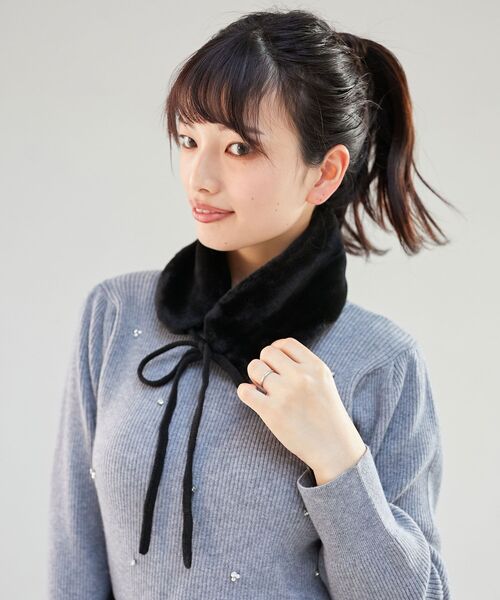 MAJESTIC LEGON（マジェスティックレゴン）の「2wayリボンプチマフラー（マフラー・レディース・ブラック/ベージュ/ライトグレー・FREE）」の9枚目の写真