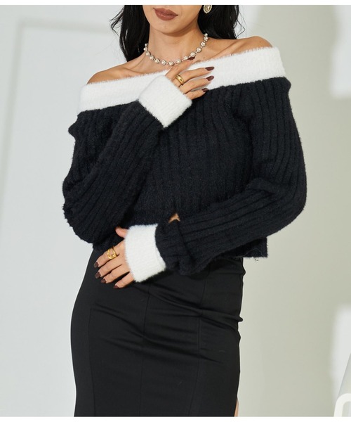 LATINA(ラティーナ)の「モノトーン カットヘム オフショルダー シャギー ニット セーター 長袖(ニット/セーター・レディース・ブラック・FREE)」の2枚目の写真
