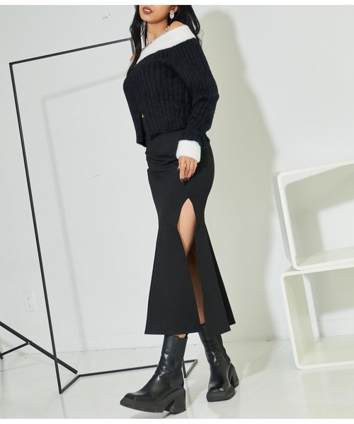 LATINA(ラティーナ)の「モノトーン カットヘム オフショルダー シャギー ニット セーター 長袖(ニット/セーター・レディース・ブラック・FREE)」の5枚目の写真