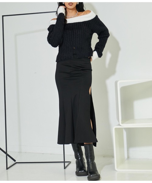 LATINA(ラティーナ)の「モノトーン カットヘム オフショルダー シャギー ニット セーター 長袖(ニット/セーター・レディース・ブラック・FREE)」の3枚目の写真