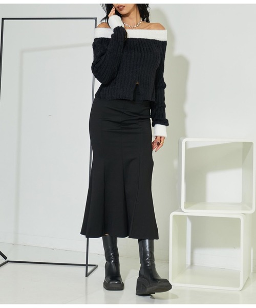 LATINA(ラティーナ)の「モノトーン カットヘム オフショルダー シャギー ニット セーター 長袖(ニット/セーター・レディース・ブラック・FREE)」の4枚目の写真