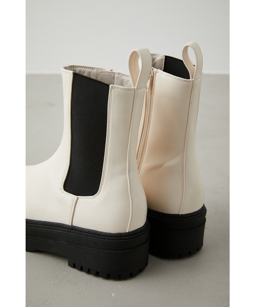 AZUL by moussy（アズールバイマウジー）の「トラックソールサイドゴアブーツ（ブーツ・レディース・ブラック/アイボリー・LL/MEDIUM/LARGE/SMALL）」の15枚目の写真