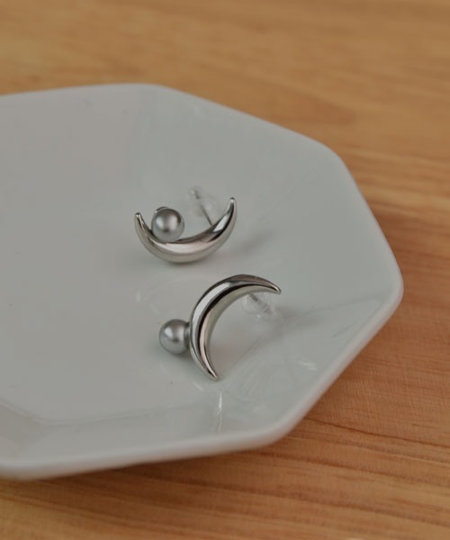 VIBGYOR Women（ヴィブジョー　ウィメン）の「【resonance】月モチーフ アシンメトリー ピアス（ピアス（両耳用）・レディース・シルバー系/シルバー系2/シルバー系1・FREE）」の8枚目の写真
