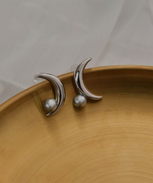 VIBGYOR Women（ヴィブジョー　ウィメン）の「【resonance】月モチーフ アシンメトリー ピアス（ピアス（両耳用）・レディース・シルバー系/シルバー系2/シルバー系1・FREE）」の9枚目の写真