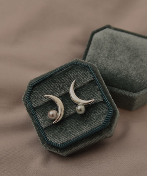 VIBGYOR Women（ヴィブジョー　ウィメン）の「【resonance】月モチーフ アシンメトリー ピアス（ピアス（両耳用）・レディース・シルバー系/シルバー系2/シルバー系1・FREE）」の12枚目の写真