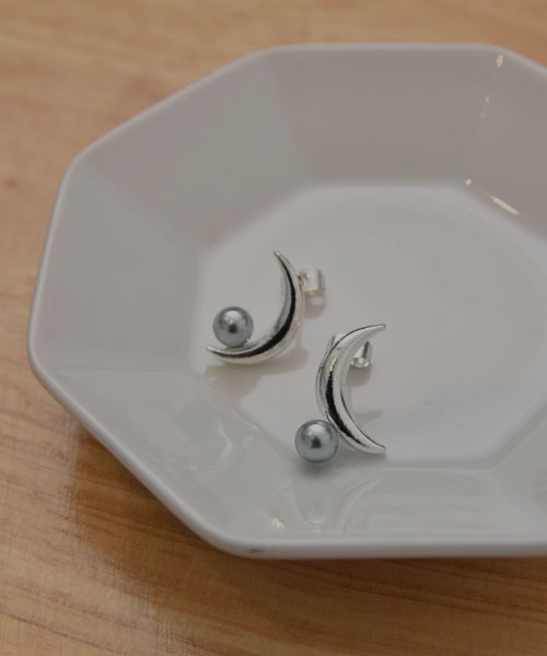 VIBGYOR Women（ヴィブジョー　ウィメン）の「【resonance】月モチーフ アシンメトリー ピアス（ピアス（両耳用）・レディース・シルバー系/シルバー系2/シルバー系1・FREE）」の11枚目の写真