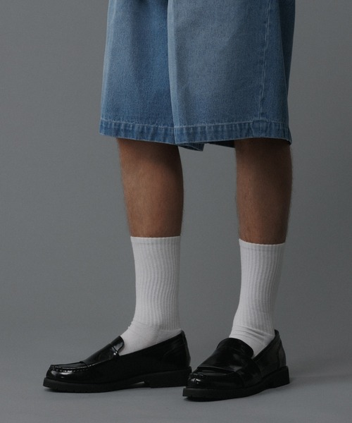 ADAM ET ROPE'（アダムエロペ）の「ガラスレザー フルサドル ローファー / バイカラー（ローファー・メンズ・ブラック/ブラック系その他・41/42/43）」の2枚目の写真