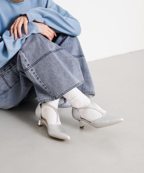 SENSE OF PLACE by URBAN RESEARCH（センスオブプレイスバイアーバンリサーチ）の「Tストラップパンプス（パンプス・レディース・シルバー/アイボリー/ブラック・SMALL/LARGE/MEDIUM）」の5枚目の写真