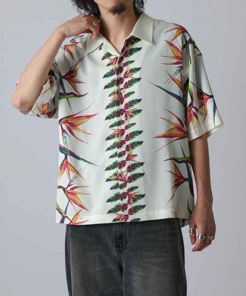 Lui's（ルイス）の「ボタニカルプリント半袖シャツ（シャツ/ブラウス・メンズ・ブラック系その他/ホワイト/ブラック・S/M）」の2枚目の写真