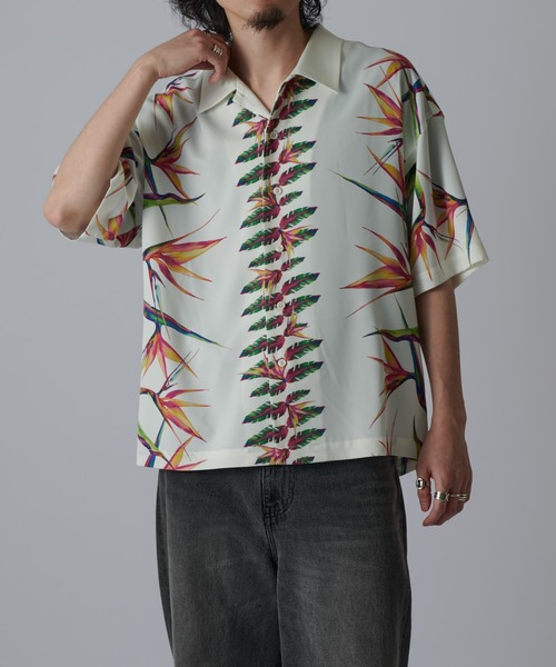 Lui's（ルイス）の「ボタニカルプリント半袖シャツ（シャツ/ブラウス・メンズ・ブラック系その他/ホワイト/ブラック・S/M）」の4枚目の写真