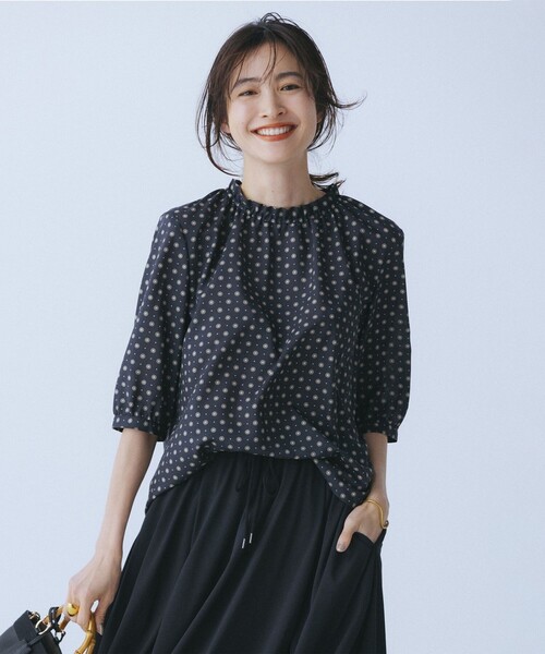J.PRESS Ladies(J.プレス レディス)の「【洗える】ジオメトリックプリント ブラウス(シャツ/ブラウス・レディース・グレー系5/ネイビー系5/ホワイト系5・XS)」の3枚目の写真