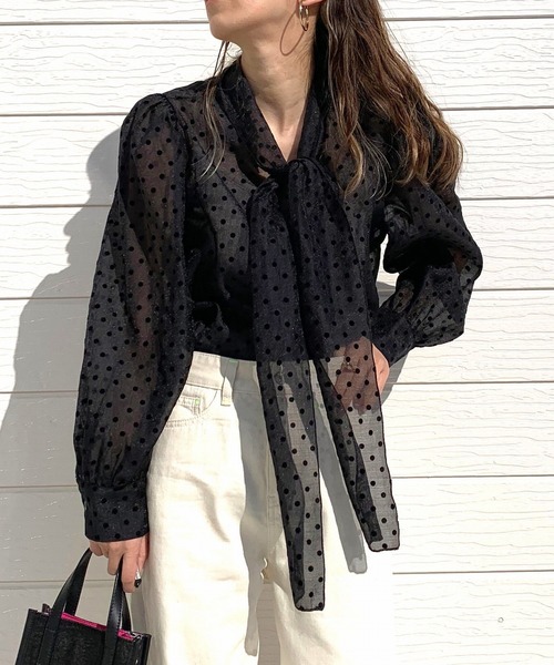 Q(キュー)の「ドットタイブラウス(シャツ/ブラウス・レディース・ブラック系/ベージュ系・MEDIUM)」の2枚目の写真