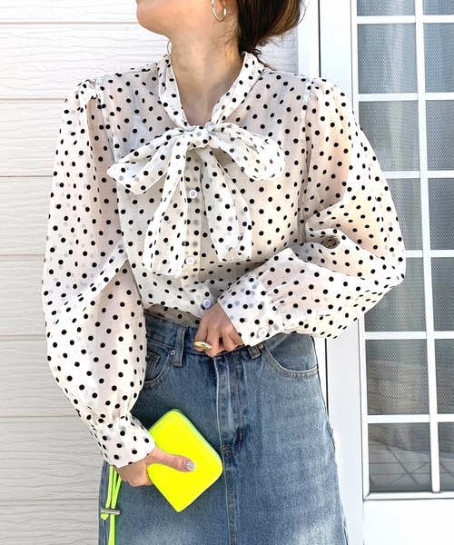 Q(キュー)の「ドットタイブラウス(シャツ/ブラウス・レディース・ブラック系/ベージュ系・MEDIUM)」の1枚目の写真