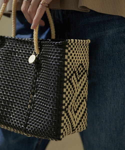 Letra(レトラ)の「【Letra for SALON】別注FLOR SHORT STYLE XS(かごバッグ・レディース・ブラック/キナリ・FREE)」の3枚目の写真