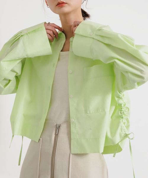 SENSE OF PLACE by URBAN RESEARCH（センスオブプレイスバイアーバンリサーチ）の「サイドシャーリングクロップドシャツ（シャツ/ブラウス・レディース・ブルー系その他/グリーン/オフホワイト・ONE）」の2枚目の写真