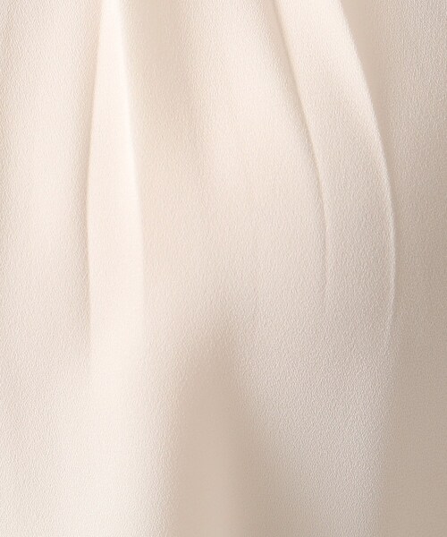 DRESKIP（ドレスキップ）の「◆【無理せずキレイ/イージーケア】ゴールドパーツがアクセント タックブラウス（シャツ/ブラウス・レディース・オフホワイト/アイボリー系/サックスブルー/ブラック系・02/03/04）」の8枚目の写真