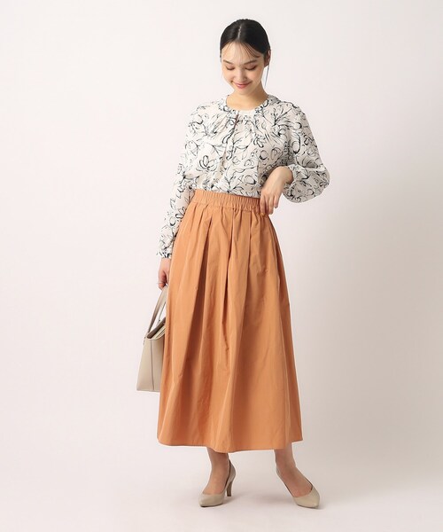 DRESKIP（ドレスキップ）の「◆【無理せずキレイ/イージーケア】ゴールドパーツがアクセント タックブラウス（シャツ/ブラウス・レディース・オフホワイト/アイボリー系/サックスブルー/ブラック系・02/03/04）」の11枚目の写真