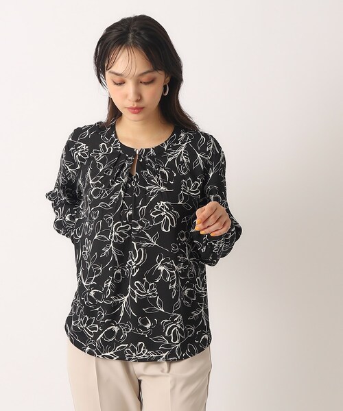 DRESKIP（ドレスキップ）の「◆【無理せずキレイ/イージーケア】ゴールドパーツがアクセント タックブラウス（シャツ/ブラウス・レディース・オフホワイト/アイボリー系/サックスブルー/ブラック系・02/03/04）」の13枚目の写真