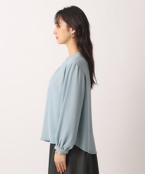 DRESKIP（ドレスキップ）の「◆【無理せずキレイ/イージーケア】ゴールドパーツがアクセント タックブラウス（シャツ/ブラウス・レディース・オフホワイト/アイボリー系/サックスブルー/ブラック系・02/03/04）」の22枚目の写真