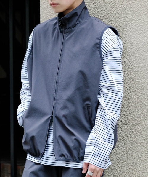 Uiscel(ユイセル)の「Uiscel リップストップスタンドカラーベスト(その他アウター・メンズ・ブラック/ライトベージュ/チャコールグレー・LARGE/MEDIUM)」の3枚目の写真