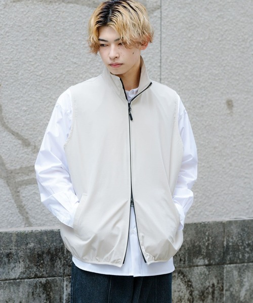 Uiscel(ユイセル)の「Uiscel リップストップスタンドカラーベスト(その他アウター・メンズ・ブラック/ライトベージュ/チャコールグレー・LARGE/MEDIUM)」の4枚目の写真