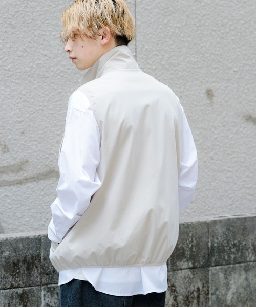 Uiscel(ユイセル)の「Uiscel リップストップスタンドカラーベスト(その他アウター・メンズ・ブラック/ライトベージュ/チャコールグレー・LARGE/MEDIUM)」の6枚目の写真