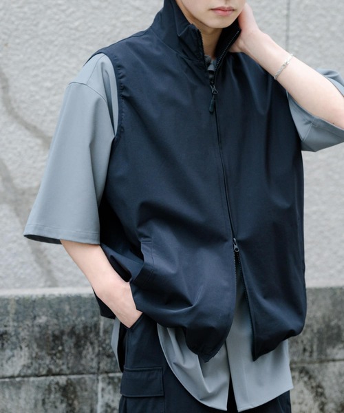 Uiscel(ユイセル)の「Uiscel リップストップスタンドカラーベスト(その他アウター・メンズ・ブラック/ライトベージュ/チャコールグレー・LARGE/MEDIUM)」の9枚目の写真