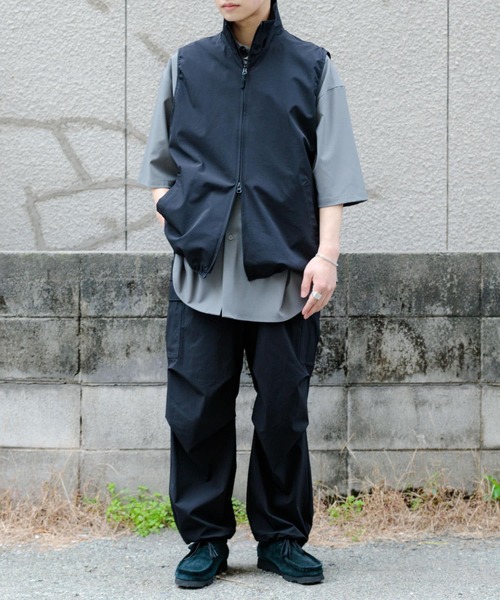 Uiscel(ユイセル)の「Uiscel リップストップスタンドカラーベスト(その他アウター・メンズ・ブラック/ライトベージュ/チャコールグレー・LARGE/MEDIUM)」の13枚目の写真