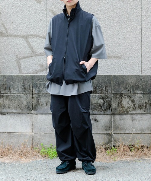 Uiscel(ユイセル)の「Uiscel リップストップスタンドカラーベスト(その他アウター・メンズ・ブラック/ライトベージュ/チャコールグレー・LARGE/MEDIUM)」の14枚目の写真