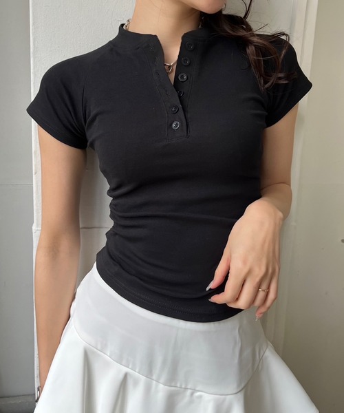 Jewelobe（ジュエローブ）の「ヘンリーネックサイドギャザークロップドTシャツ（Tシャツ/カットソー・レディース・オフホワイト/ブラック/グレー・FREE）」の3枚目の写真