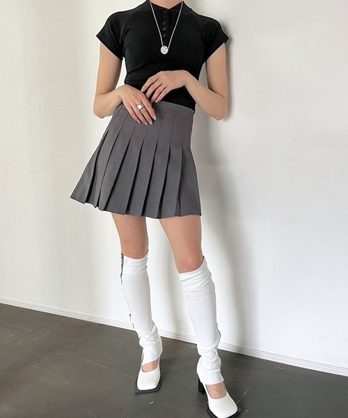 Jewelobe（ジュエローブ）の「ヘンリーネックサイドギャザークロップドTシャツ（Tシャツ/カットソー・レディース・オフホワイト/ブラック/グレー・FREE）」の6枚目の写真