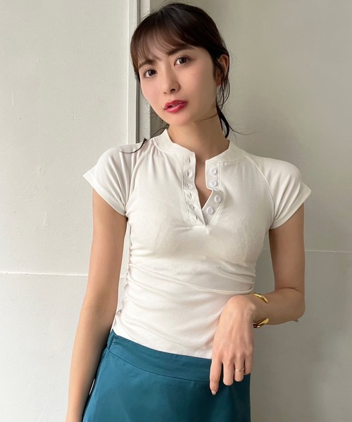 Jewelobe（ジュエローブ）の「ヘンリーネックサイドギャザークロップドTシャツ（Tシャツ/カットソー・レディース・オフホワイト/ブラック/グレー・FREE）」の15枚目の写真