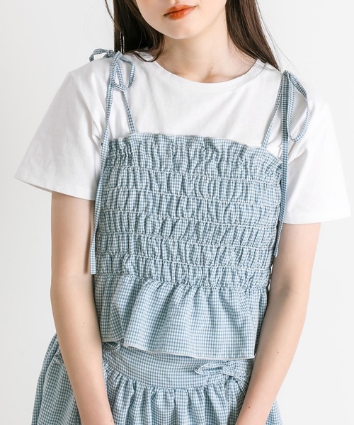 OLIVE des OLIVE(オリーブデオリーブ)の「肩リボンシャーリングビスチェ(シャツ/ブラウス・レディース・オフホワイト/ブラック/サックスブルー/ブラック系・FREE)」の4枚目の写真